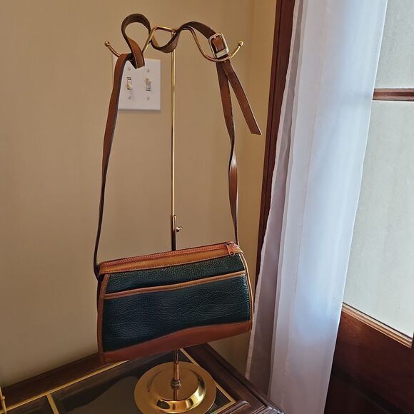 Vintage Dooney Bourke crossbody or shoulder leather bag w/ suede interior - Picture 2 of 14